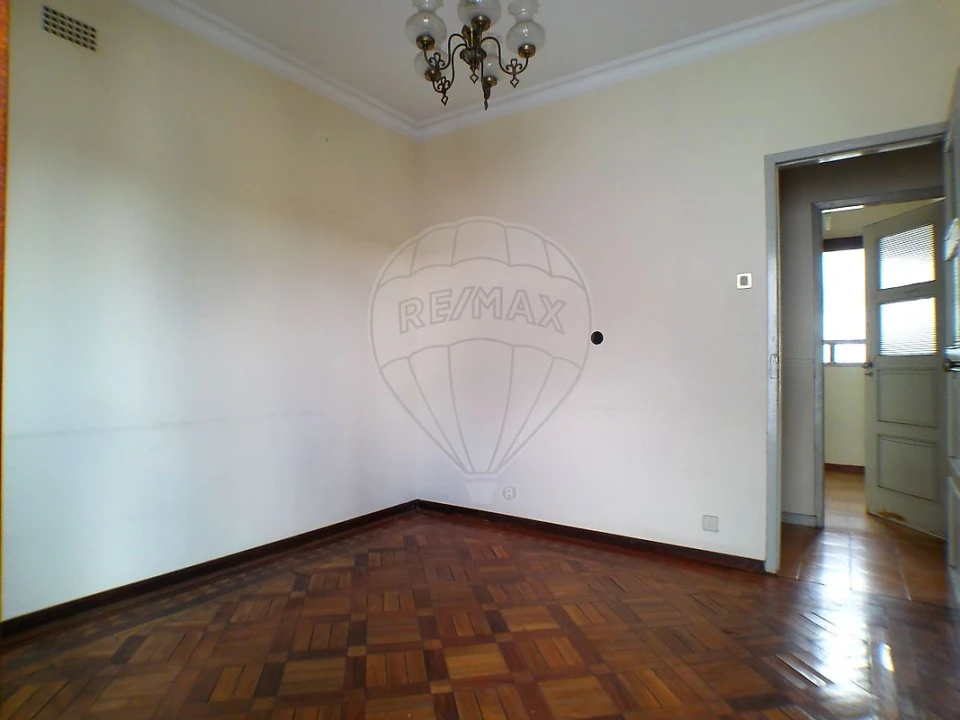 Moradia T4 para Venda em Argoncilhe Foto 12