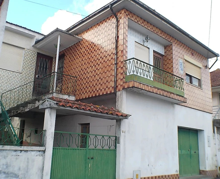 Moradia T4 para Venda em Argoncilhe Foto 5