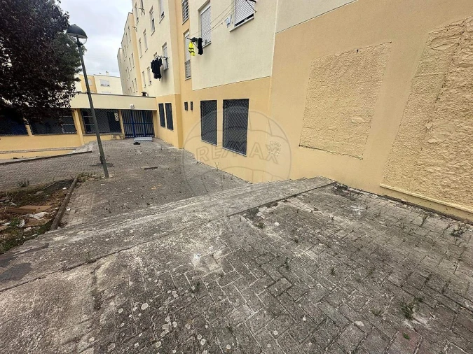 Loja para Venda em Sacavém e Prior Velho Foto 3