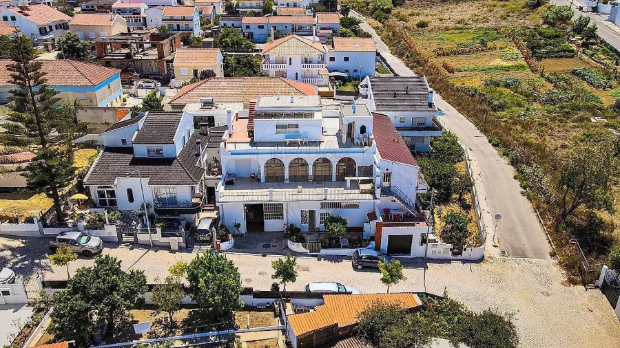 Moradia T6 para Venda em Caparica e Trafaria Foto 1