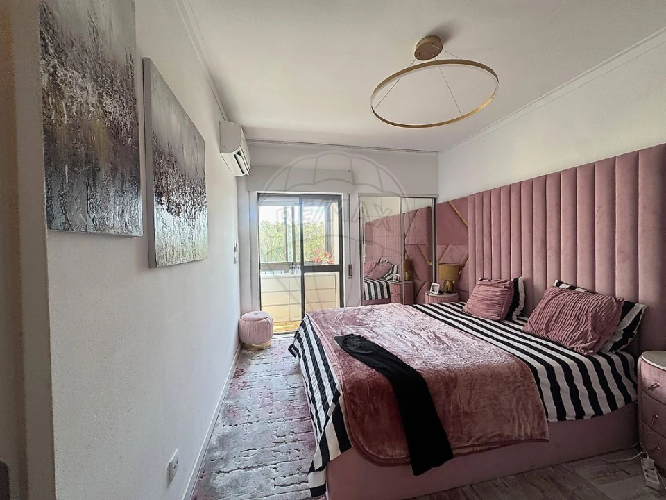 Apartamento T2 para Arrendamento em Rio de Mouro Foto 15