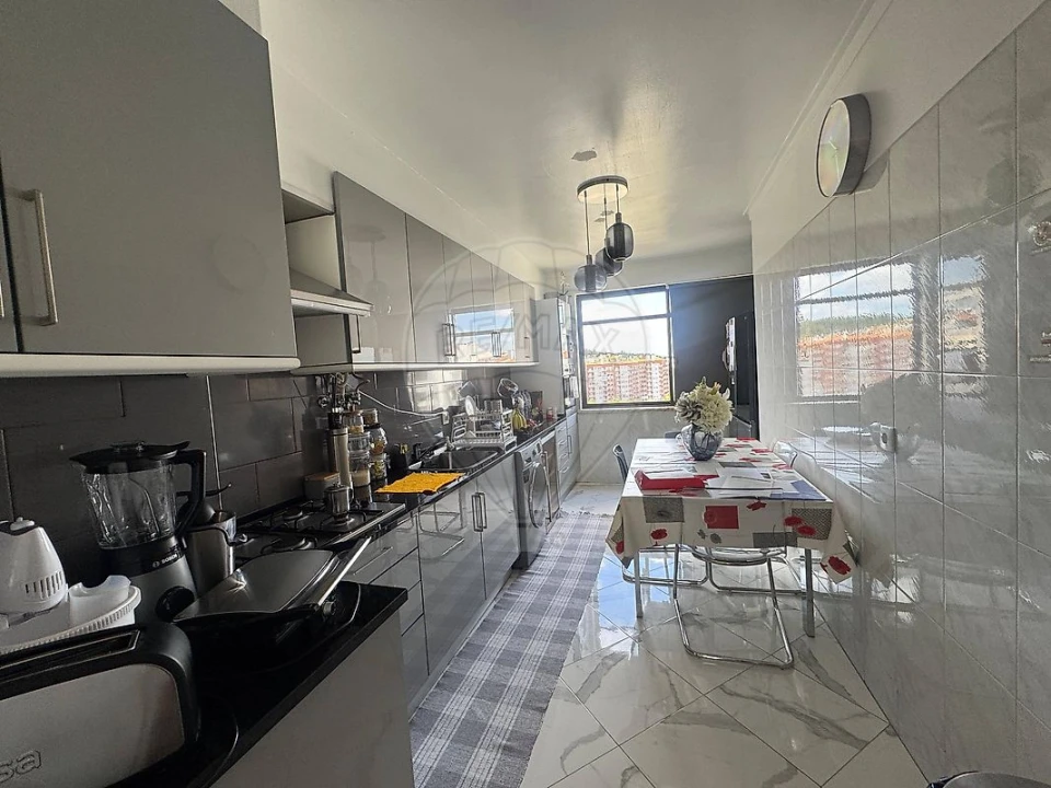 Apartamento T2 para Arrendamento em Rio de Mouro Foto 10