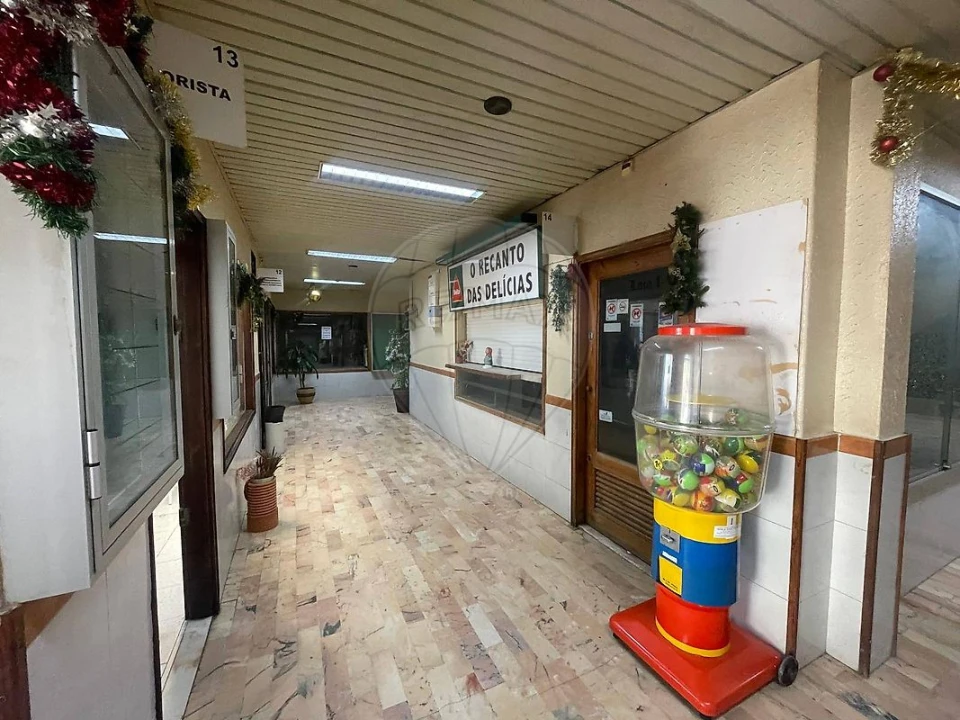 Loja para Venda em Póvoa de Santa Iria e Forte da Casa Foto 8