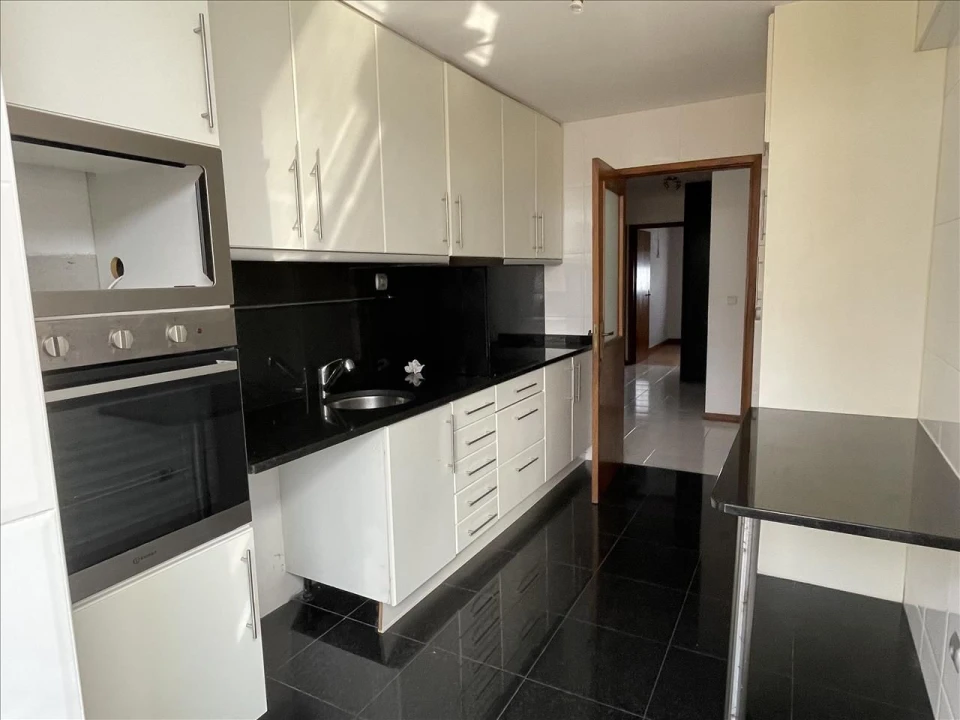 Apartamento T2 para Venda em Cidade da Maia Foto 5