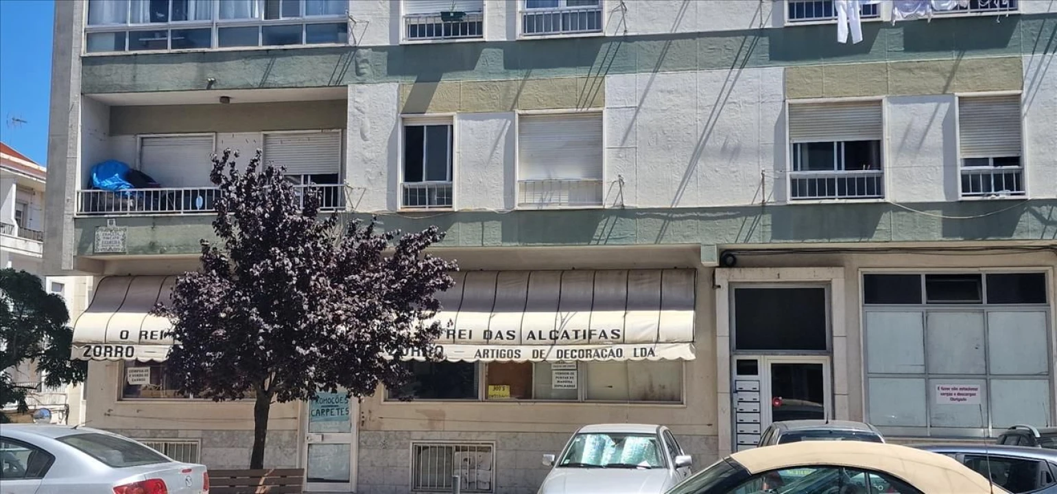 Negócio para Venda em Falagueira-Venda Nova Foto 2