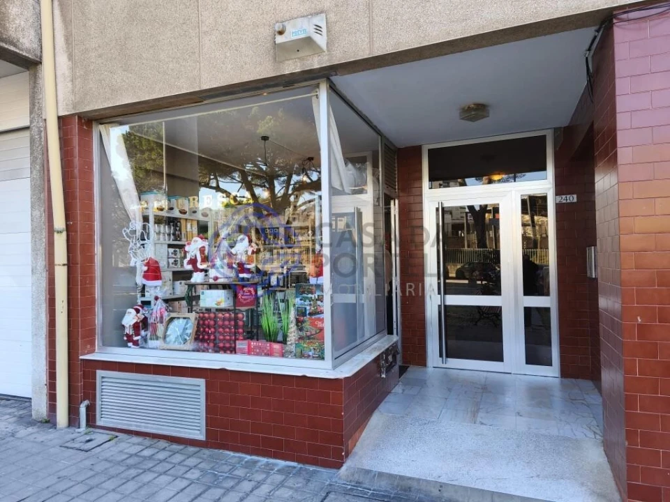 Loja para Venda em Matosinhos e Leça da Palmeira Foto 1