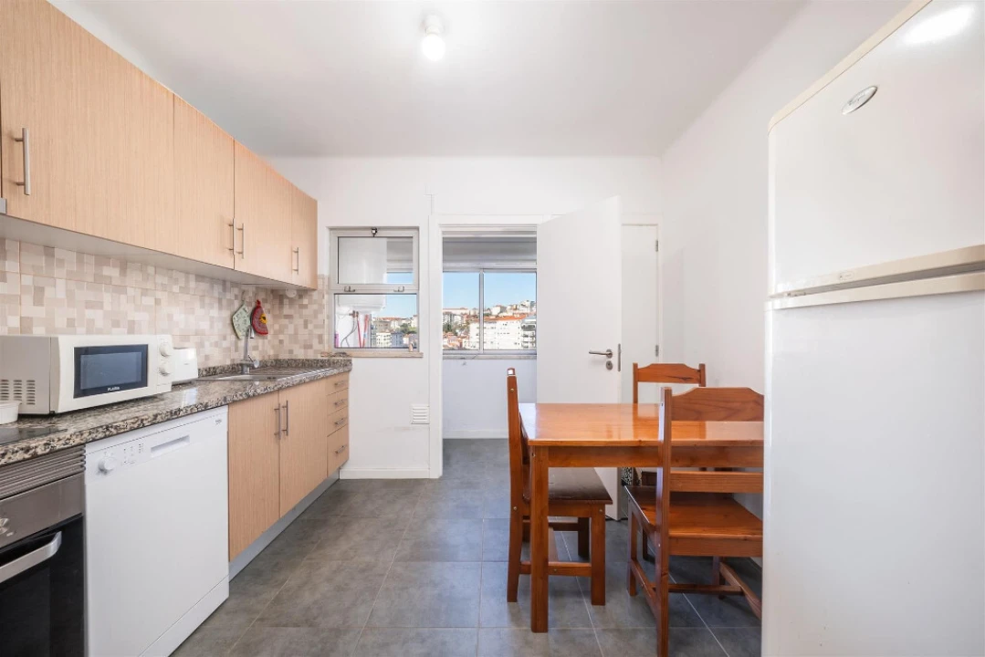 Apartamento T2 para Venda em Santo Antonio dos Olivais Foto 2