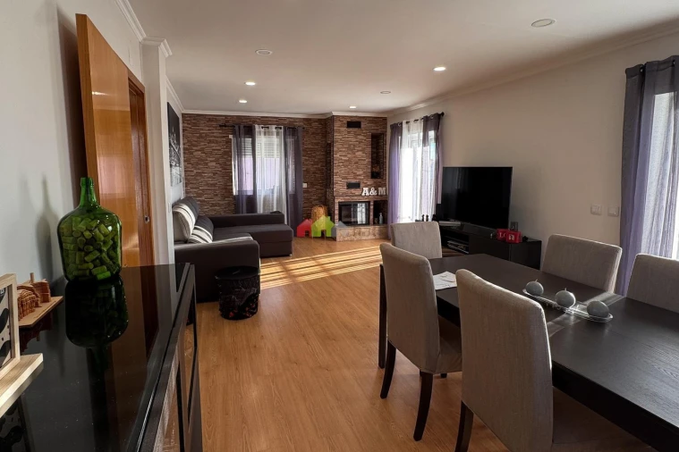 Moradia T5 para Venda em Ramada e Caneças Foto 4