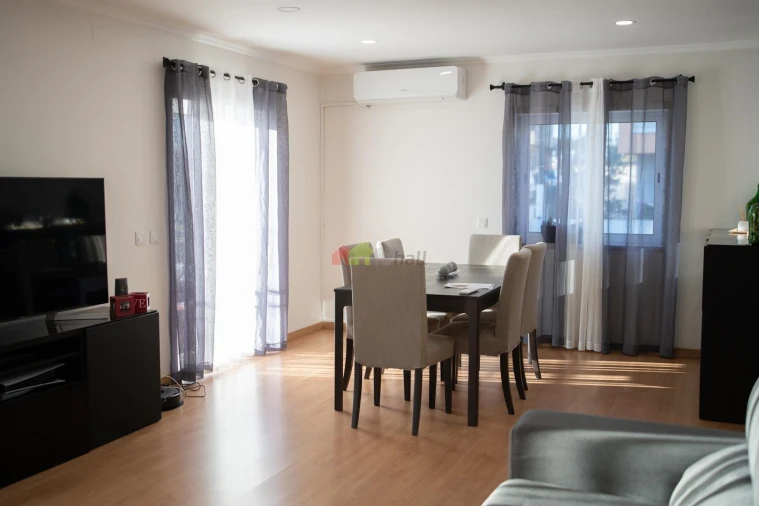 Moradia T5 para Venda em Ramada e Caneças Foto 6