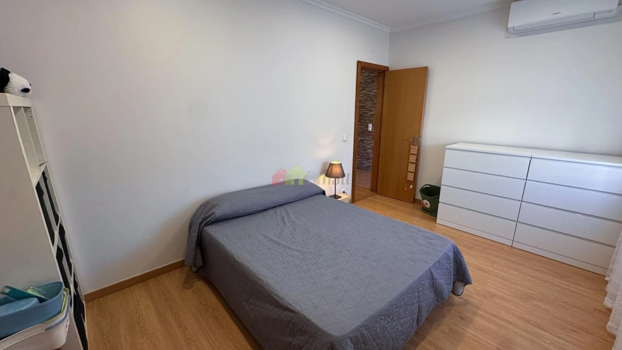 Moradia T5 para Venda em Ramada e Caneças Foto 11