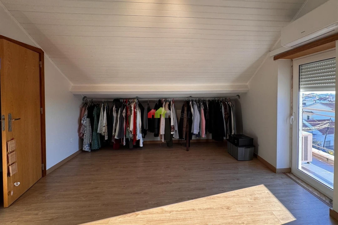 Moradia T5 para Venda em Ramada e Caneças Foto 16