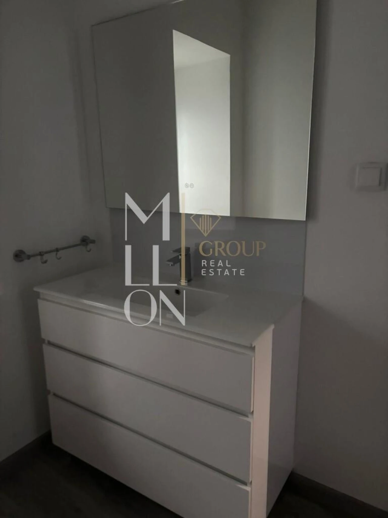 Apartamento T1 para Venda em Tortosendo Foto 4