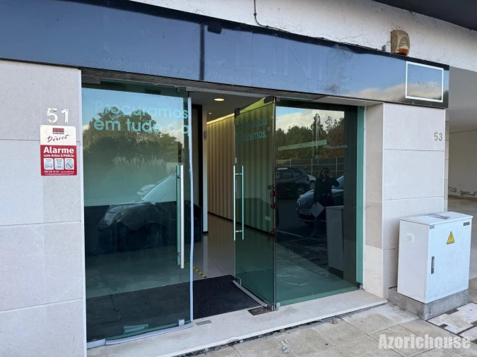 Loja para Arrendamento em Ponta Delgada (São Pedro)