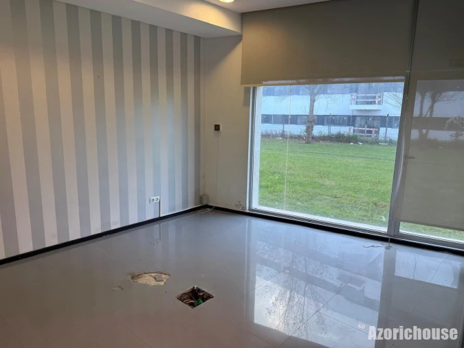 Loja para Arrendamento em Ponta Delgada (São Pedro) Foto 10