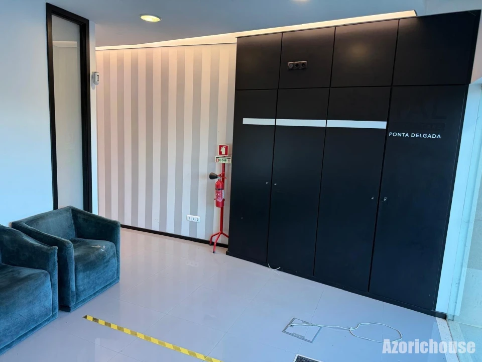 Loja para Arrendamento em Ponta Delgada (São Pedro) Foto 3