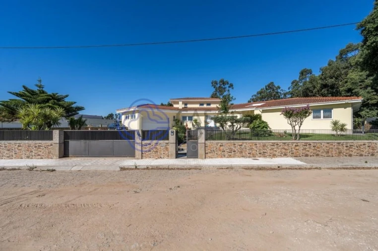 Moradia T5 para Venda em Modivas Foto 4