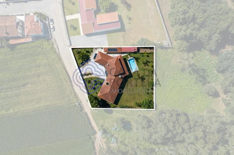 Moradia T5 para Venda em Modivas