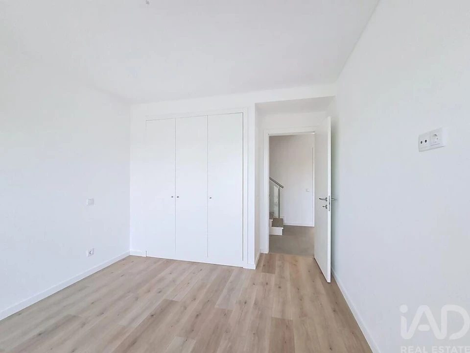 Moradia T3 para Venda em Silveira Foto 18