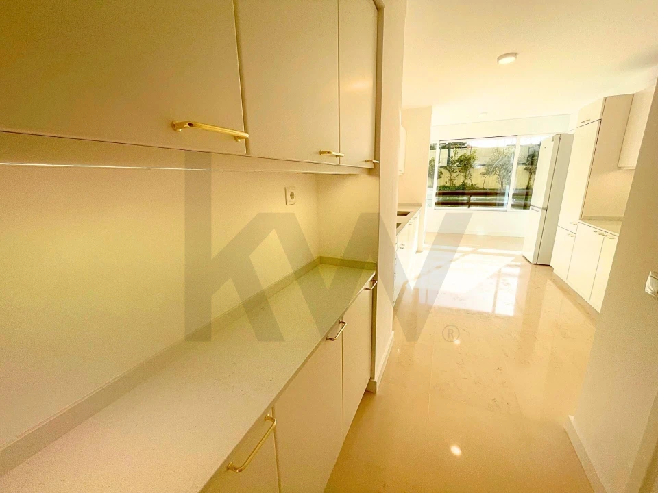 Apartamento T3 para Arrendamento em Avenidas Novas Foto 8