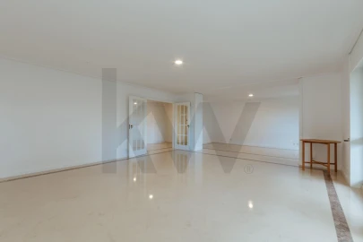 Apartamento T3 para Arrendamento em Avenidas Novas