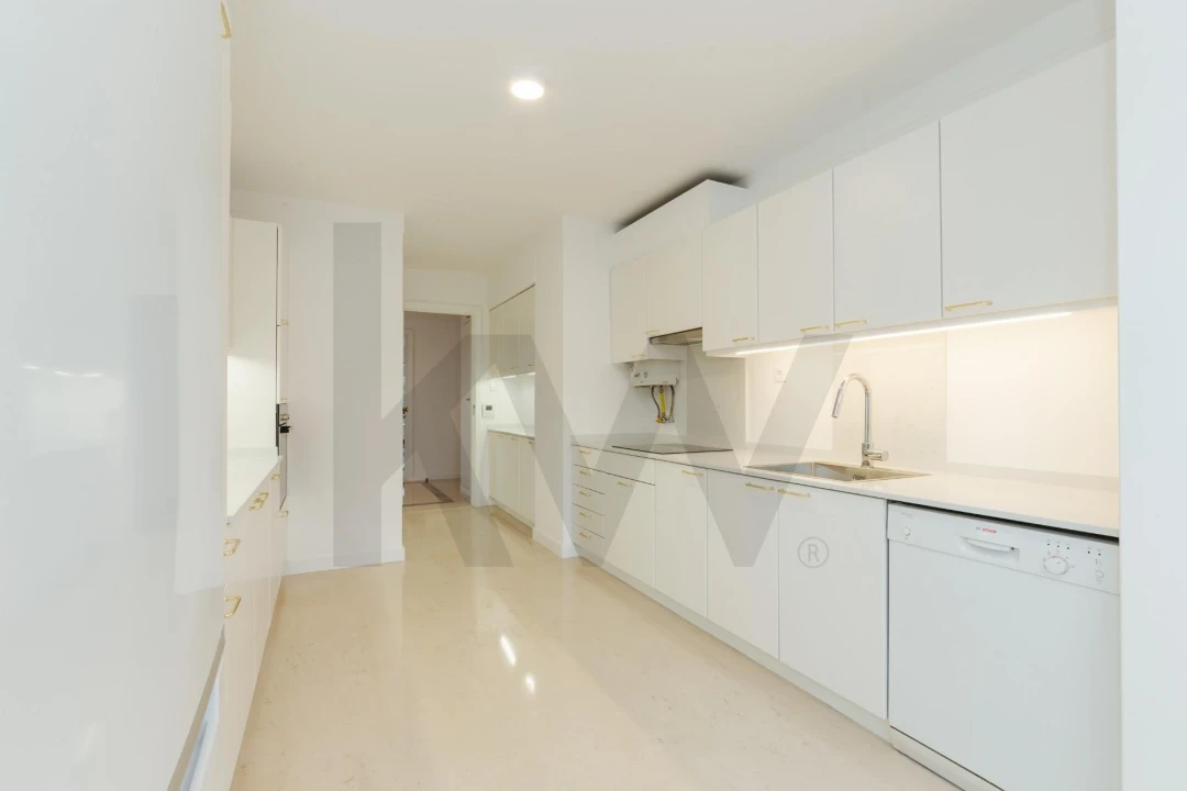 Apartamento T3 para Arrendamento em Avenidas Novas Foto 11