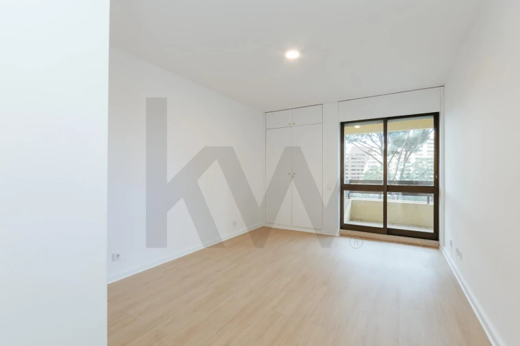 Apartamento T3 para Arrendamento em Avenidas Novas Foto 28