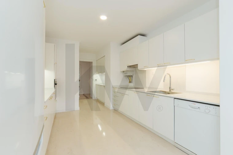 Apartamento T3 para Arrendamento em Avenidas Novas Foto 11