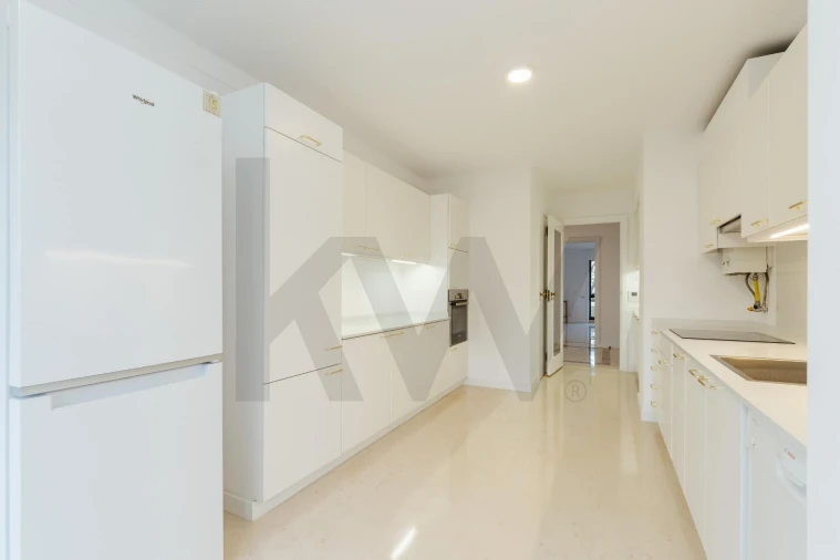 Apartamento T3 para Arrendamento em Avenidas Novas Foto 10