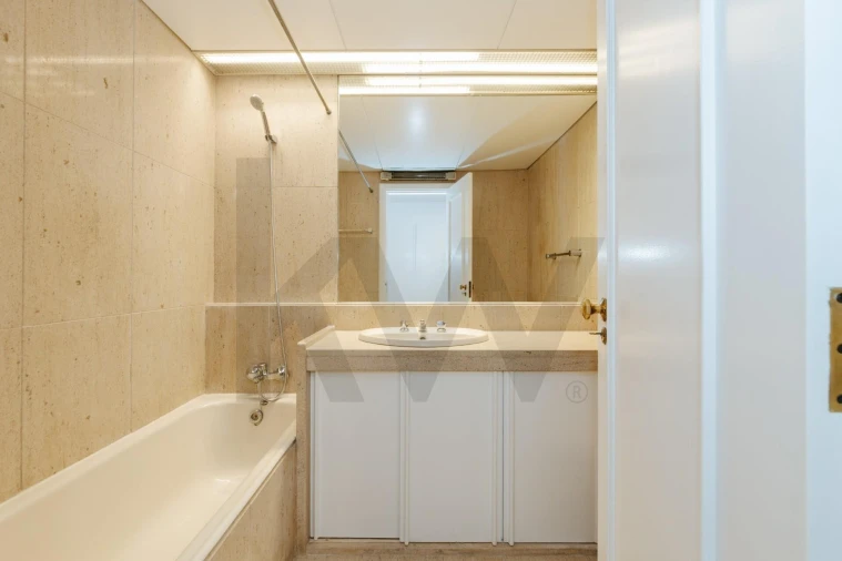 Apartamento T3 para Arrendamento em Avenidas Novas Foto 18