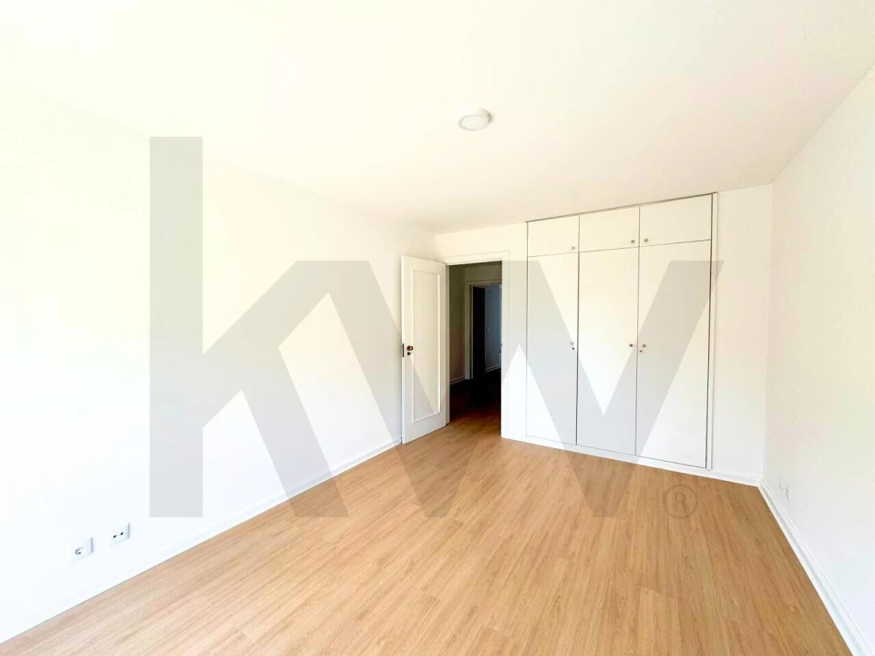 Apartamento T3 para Arrendamento em Avenidas Novas Foto 32