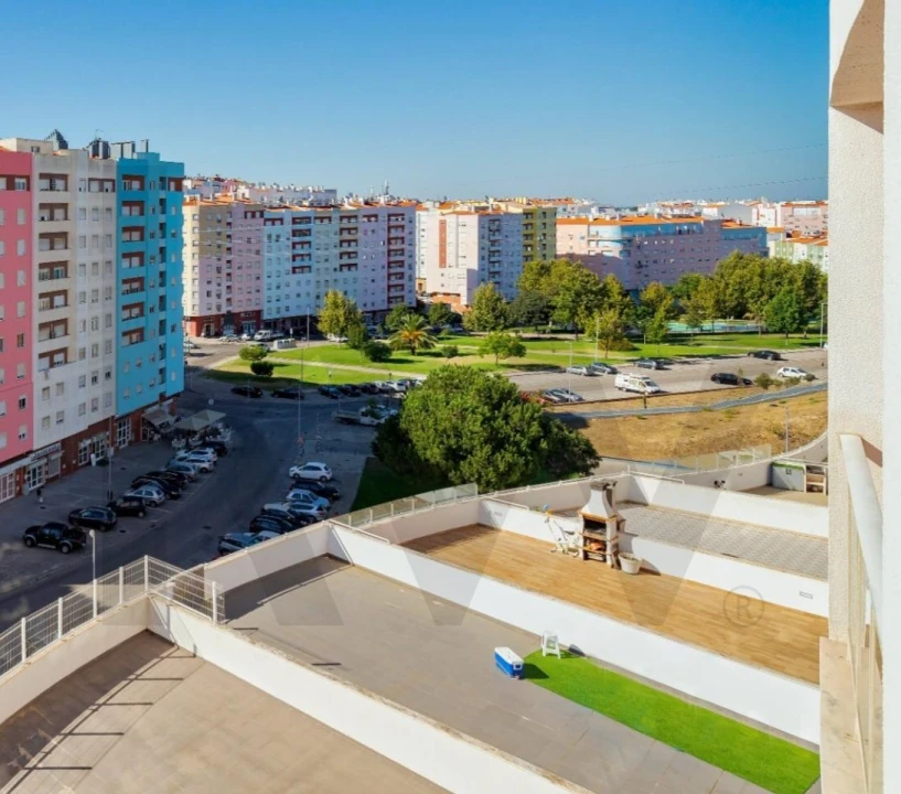 Apartamento T2 para Venda em Corroios Foto 3