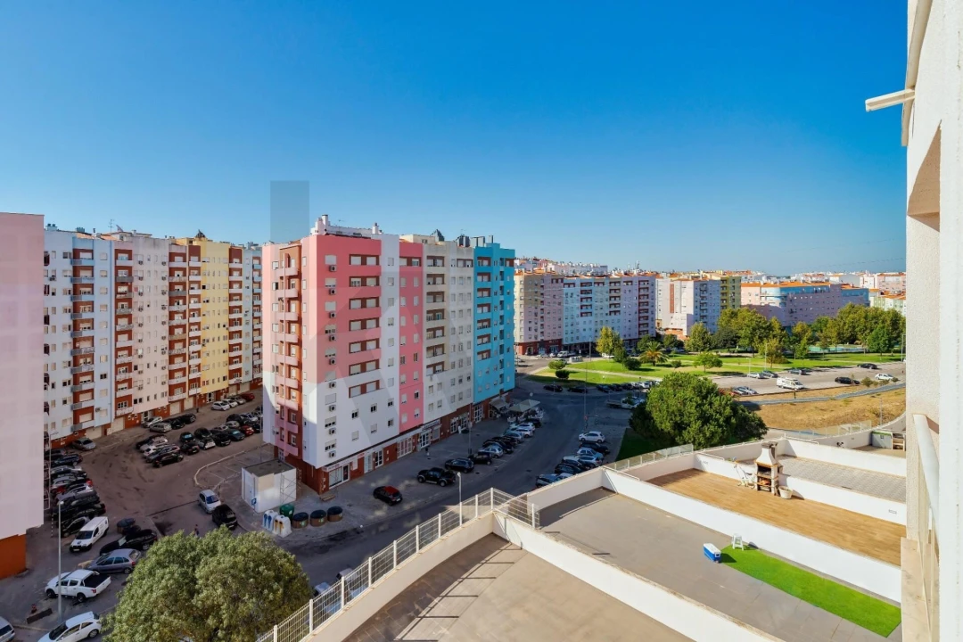 Apartamento T1 para Venda em Corroios Foto 3