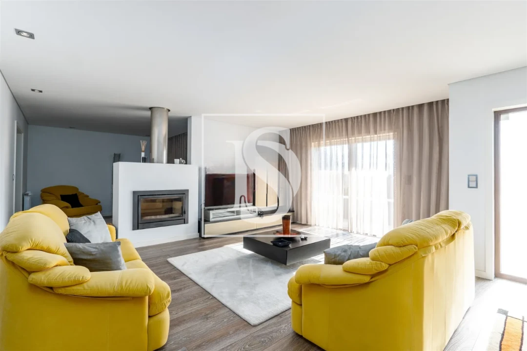 Moradia T7 para Venda em Constance Foto 1