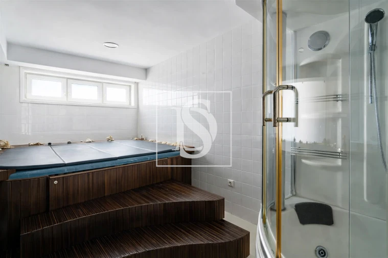 Moradia T7 para Venda em Constance Foto 6