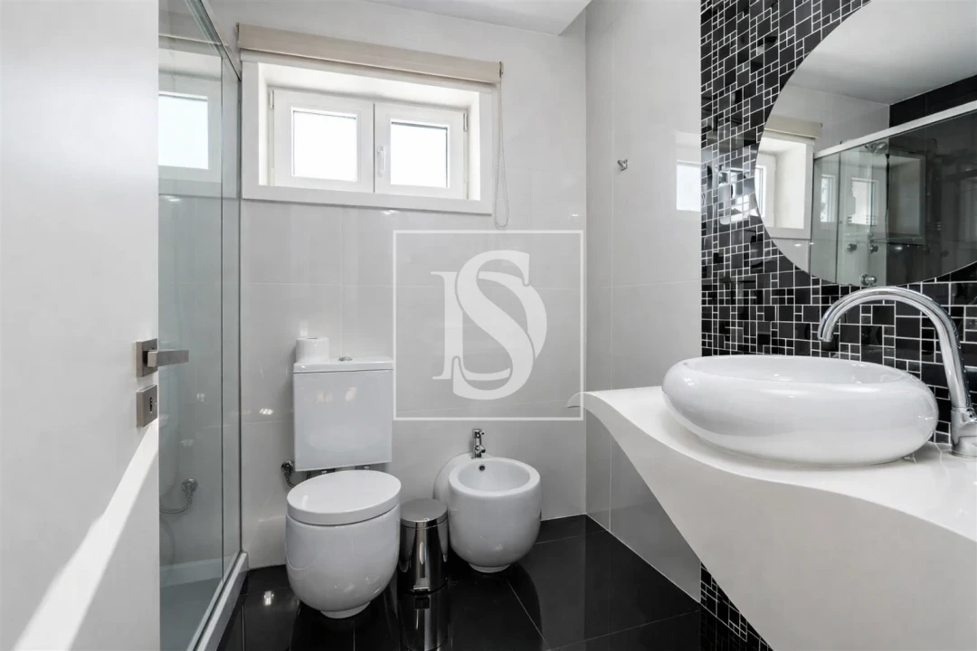 Moradia T7 para Venda em Constance Foto 7