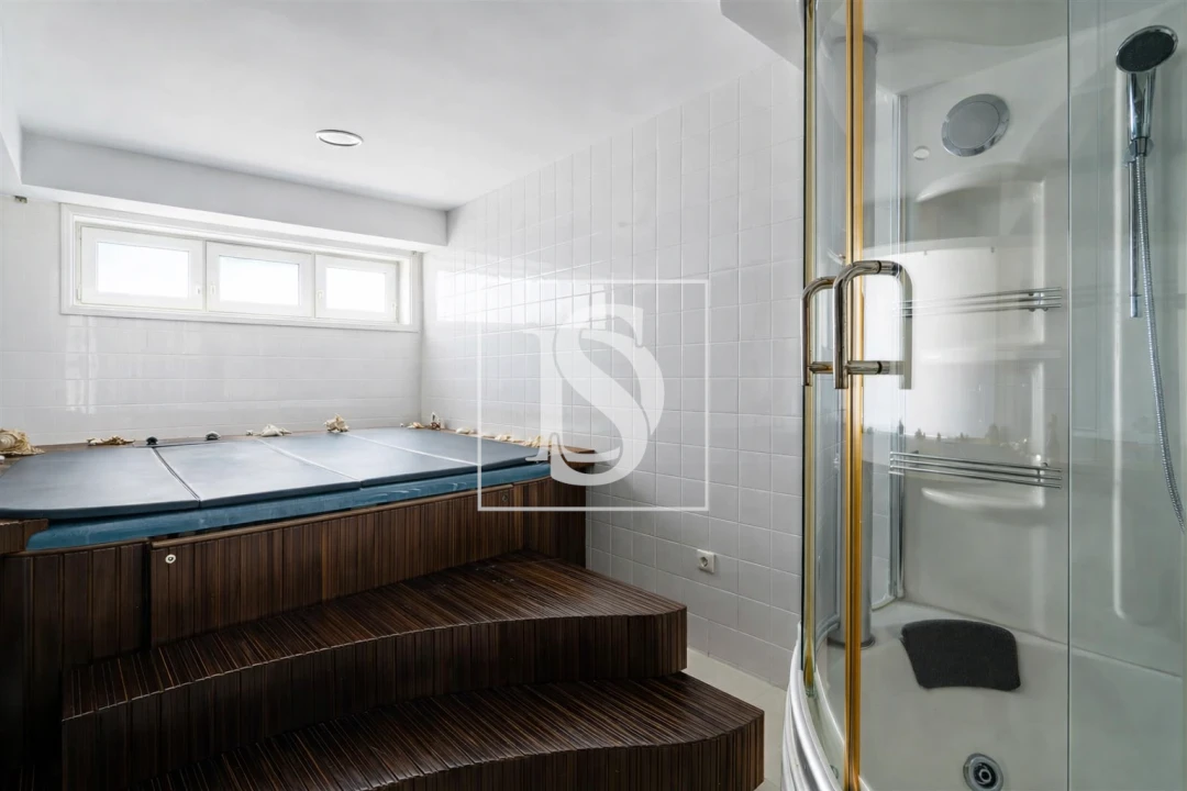 Moradia T7 para Venda em Constance Foto 6