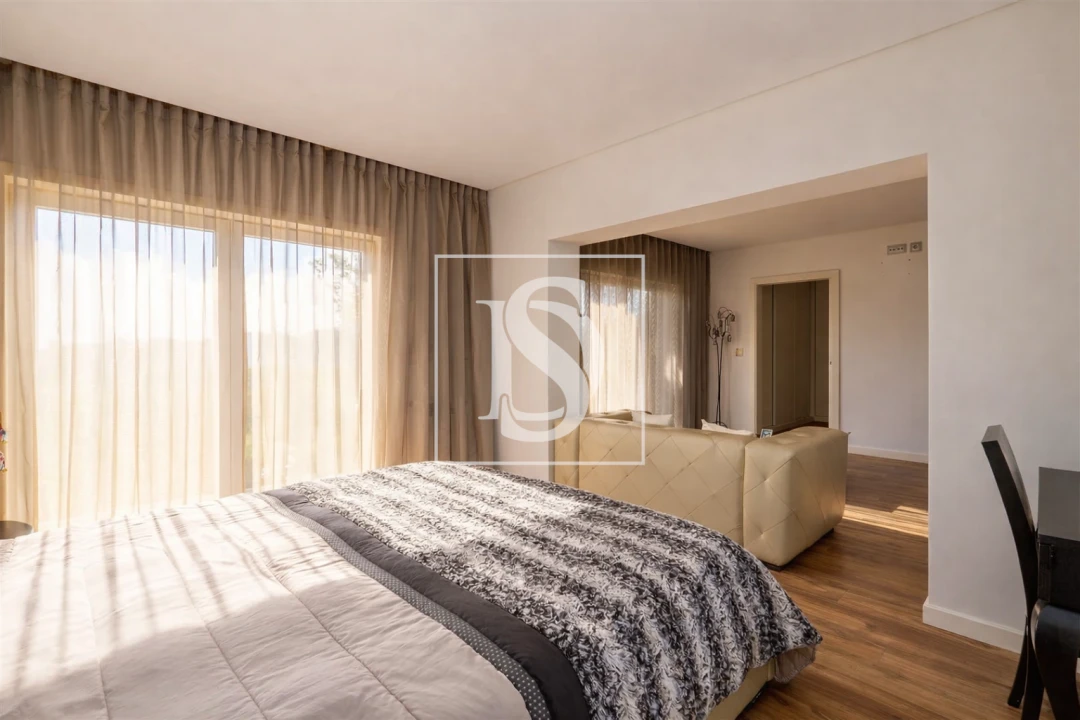 Moradia T7 para Venda em Constance Foto 2