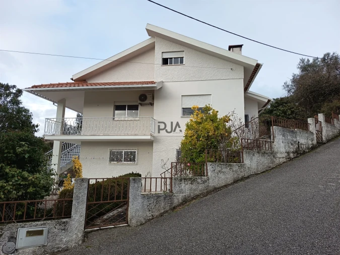 Moradia T5 para Venda em Ferreiros do Dão Foto 1