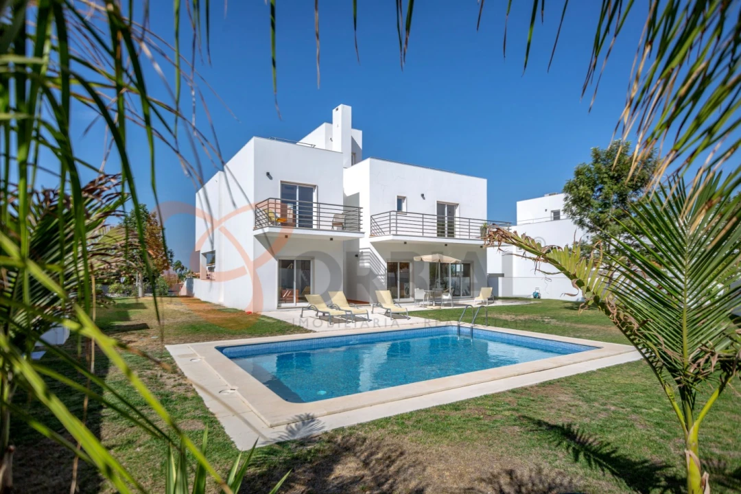 Moradia T4 para Venda em Albufeira e Olhos de Água Foto 1