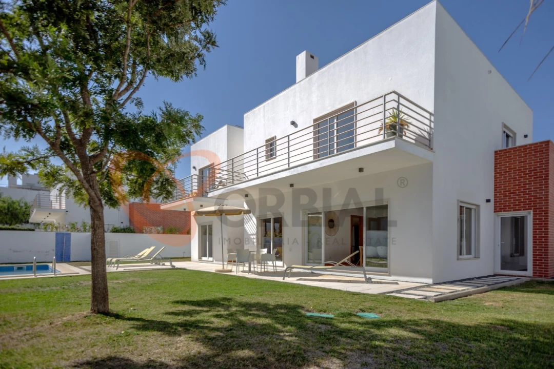 Moradia T4 para Venda em Albufeira e Olhos de Água Foto 2