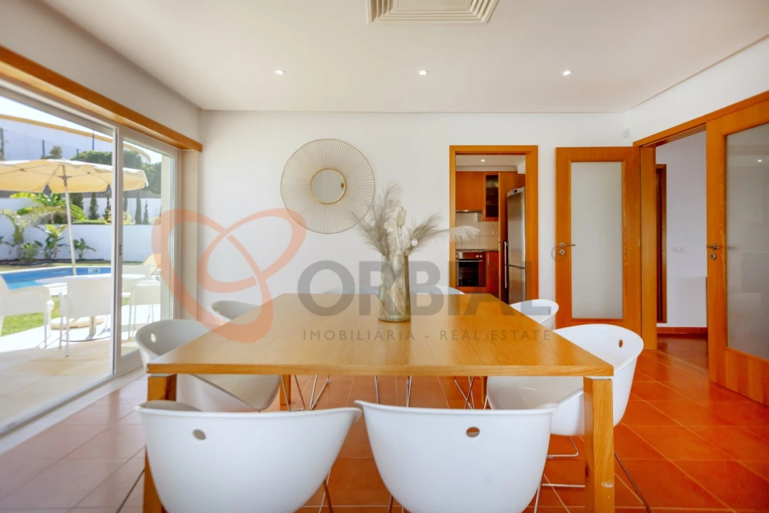 Moradia T4 para Venda em Albufeira e Olhos de Água Foto 12