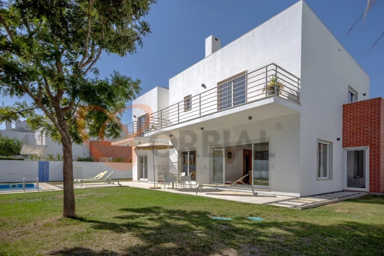 Moradia T4 para Venda em Albufeira e Olhos de Água Foto 2