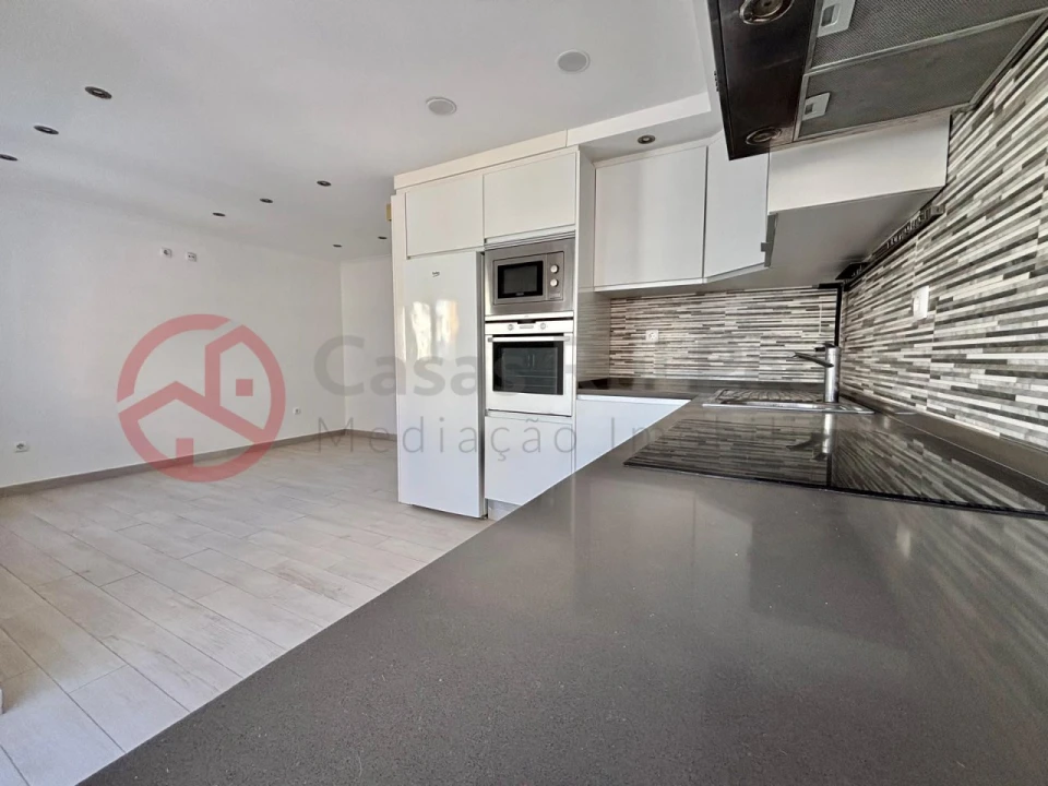 Apartamento T3 para Venda em Almada, Cova da Piedade, Pragal e Cacilhas Foto 4