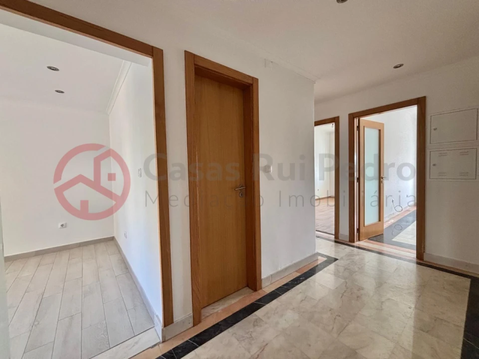 Apartamento T3 para Venda em Almada, Cova da Piedade, Pragal e Cacilhas Foto 15