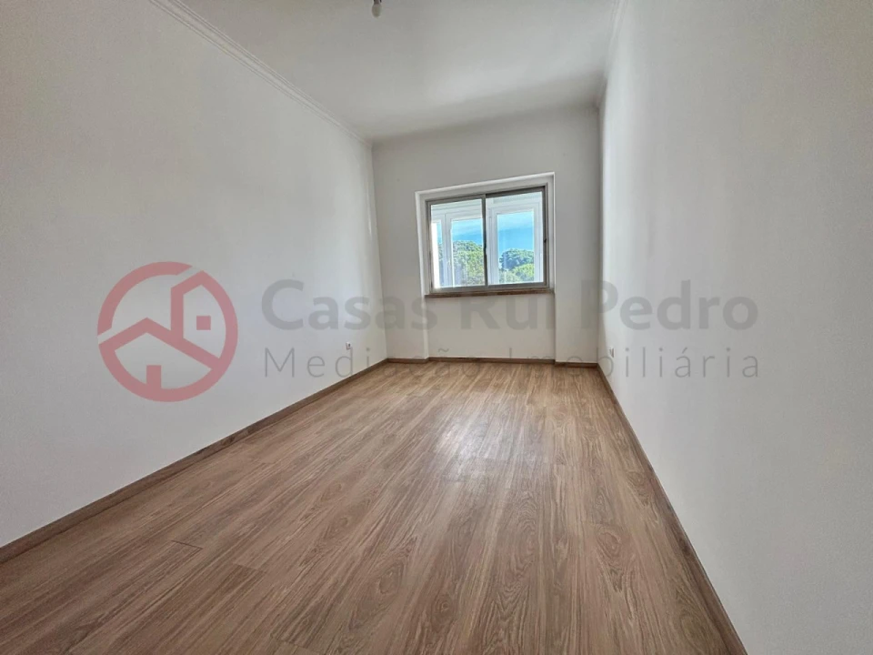 Apartamento T3 para Venda em Almada, Cova da Piedade, Pragal e Cacilhas Foto 16