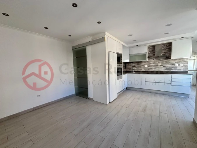 Apartamento T3 para Venda em Almada, Cova da Piedade, Pragal e Cacilhas Foto 1