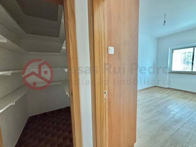 Apartamento T3 para Venda em Almada, Cova da Piedade, Pragal e Cacilhas Foto 8
