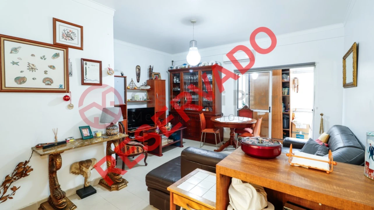 Apartamento T1 para Venda em Laranjeiro e Feijó Foto 1