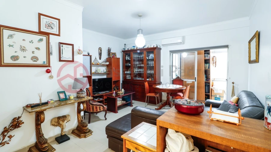 Apartamento T1 para Venda em Laranjeiro e Feijó Foto 2