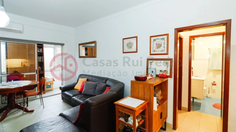 Apartamento T1 para Venda em Laranjeiro e Feijó Foto 3